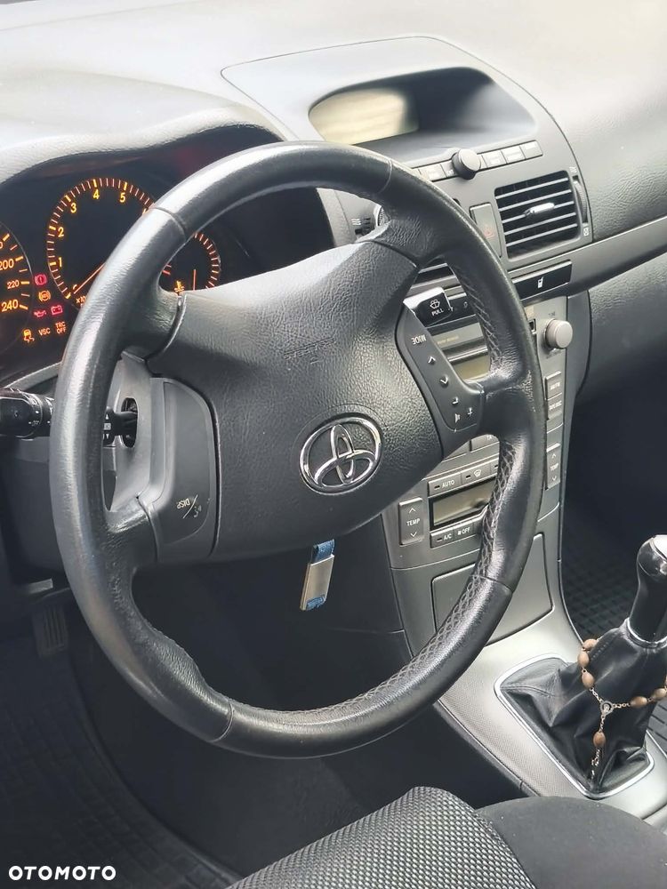 Toyota Avensis - 6