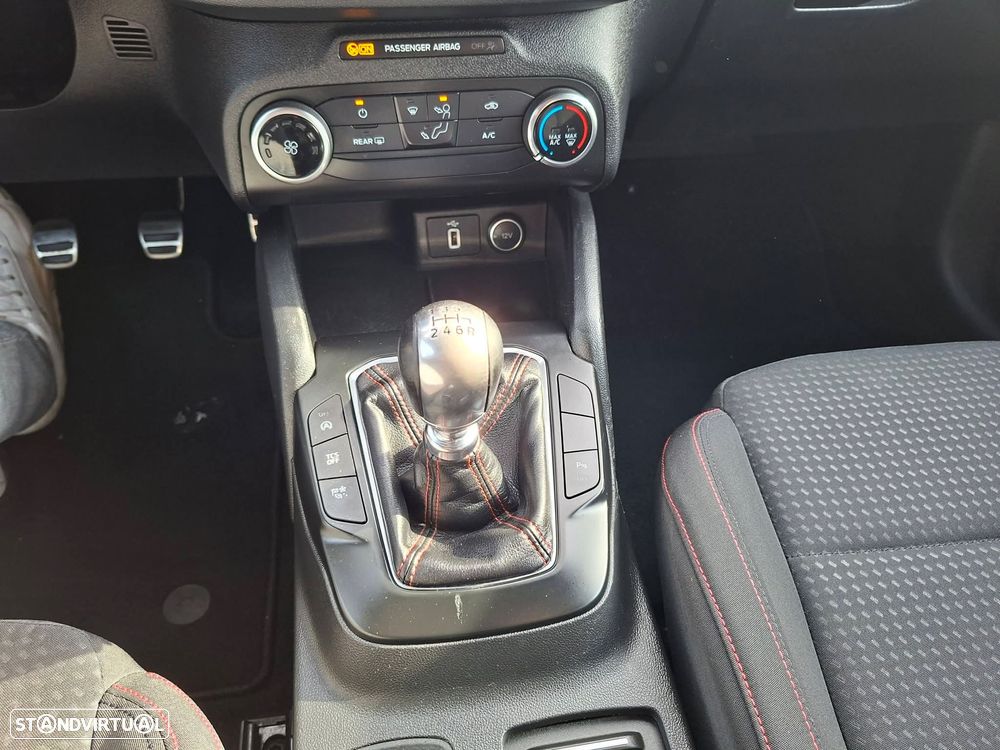 Ford Focus 1.0 EcoBoost S&S ST-LINE - 11