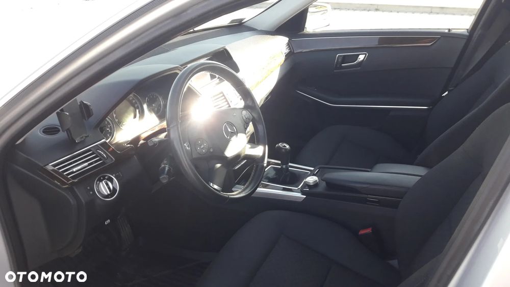 Mercedes-Benz Klasa E 200 CGI BlueEFFICIENCY - 10