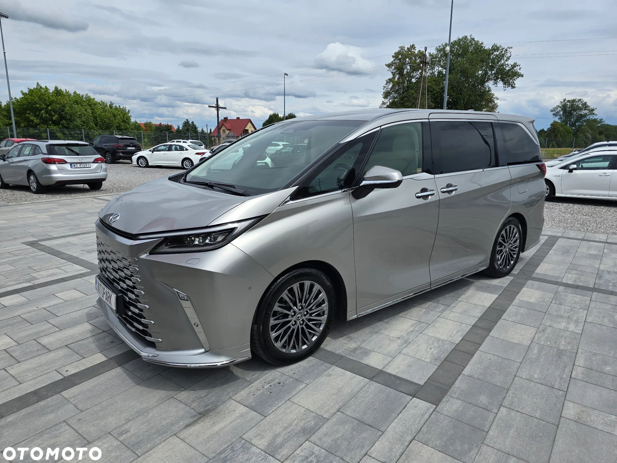 Lexus LM 350h Omotenashi - 7