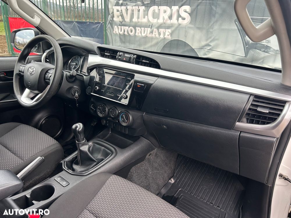 Toyota Hilux 2.4D 150CP 4x4 Double Cab 6MT Style - 23