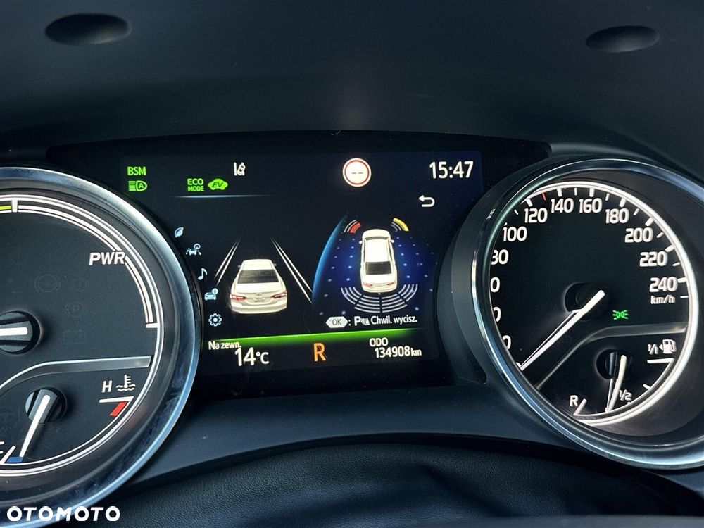 Toyota Camry 2.5 Hybrid Executive CVT - 33