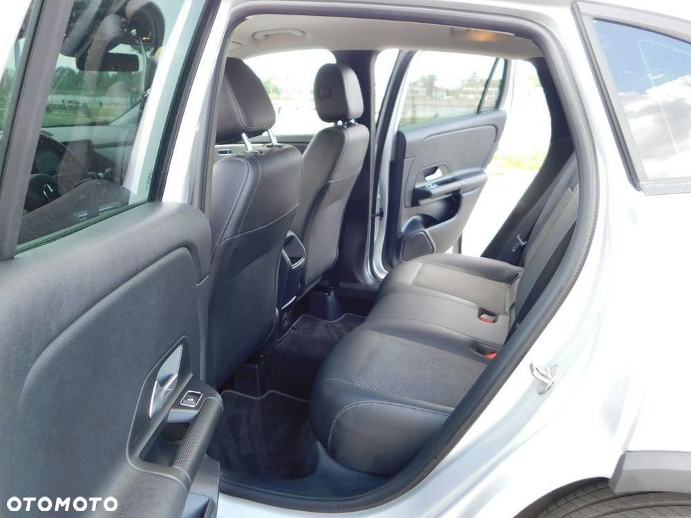 Mercedes-Benz GLA - 12
