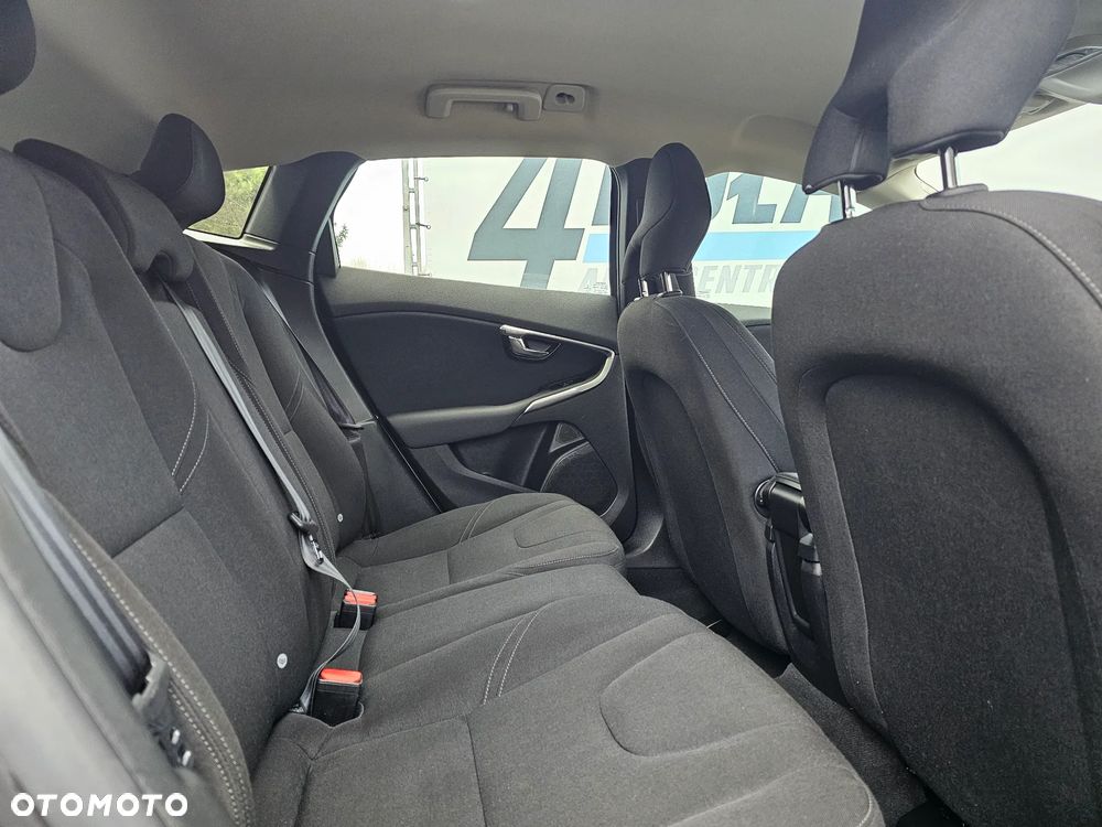 Volvo V40 D2 Momentum - 12