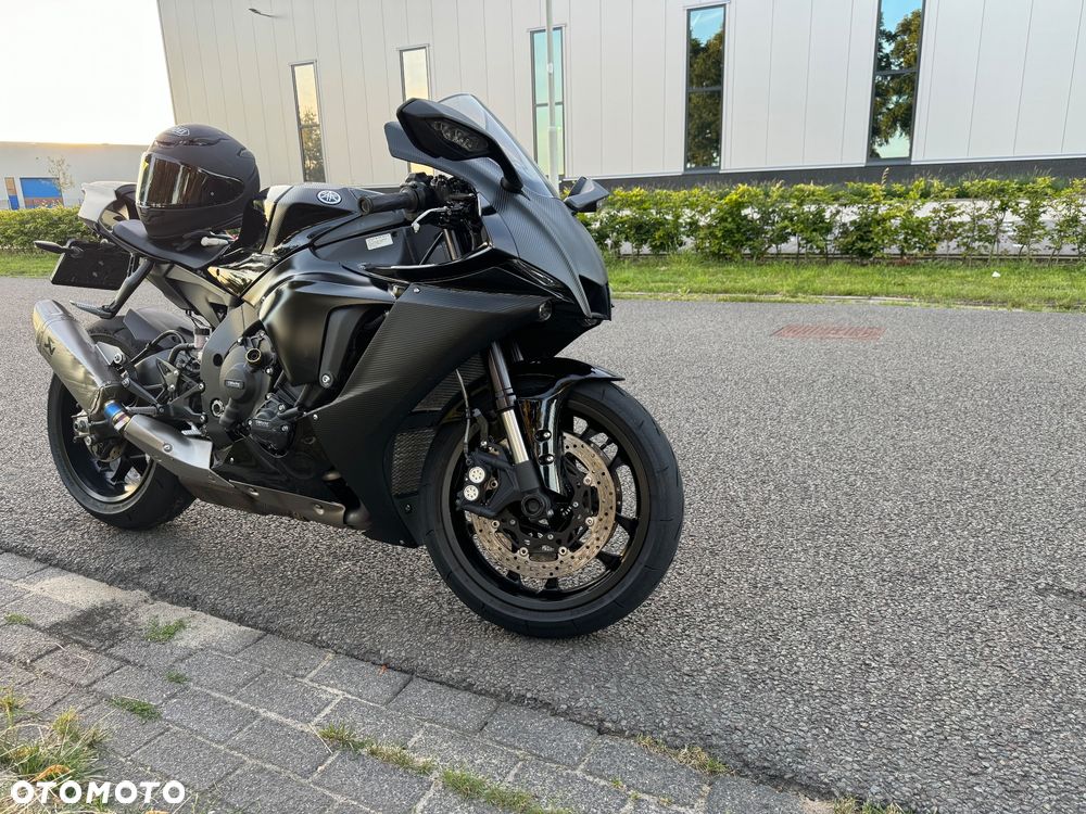 Yamaha R1 - 6