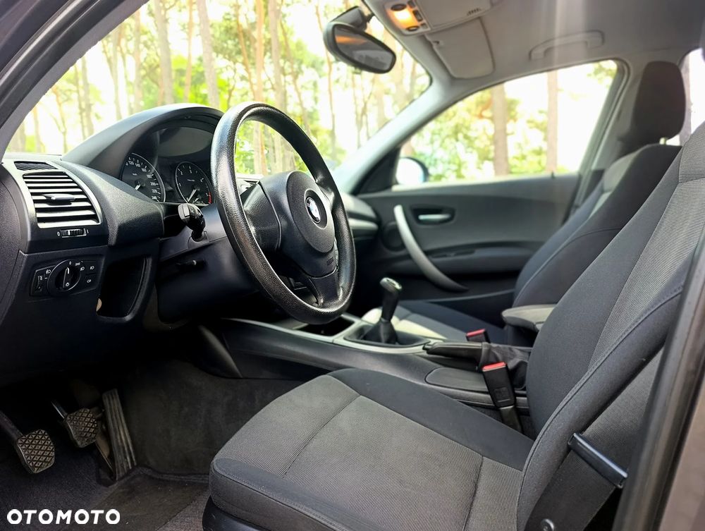 BMW Seria 1 118d DPF - 12