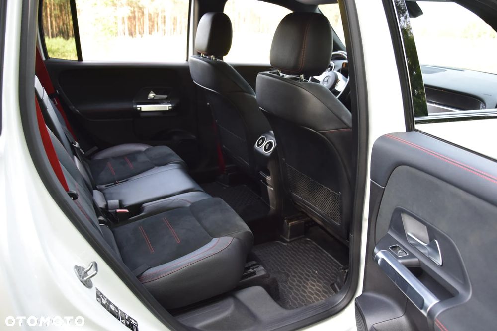 Mercedes-Benz GLB - 15