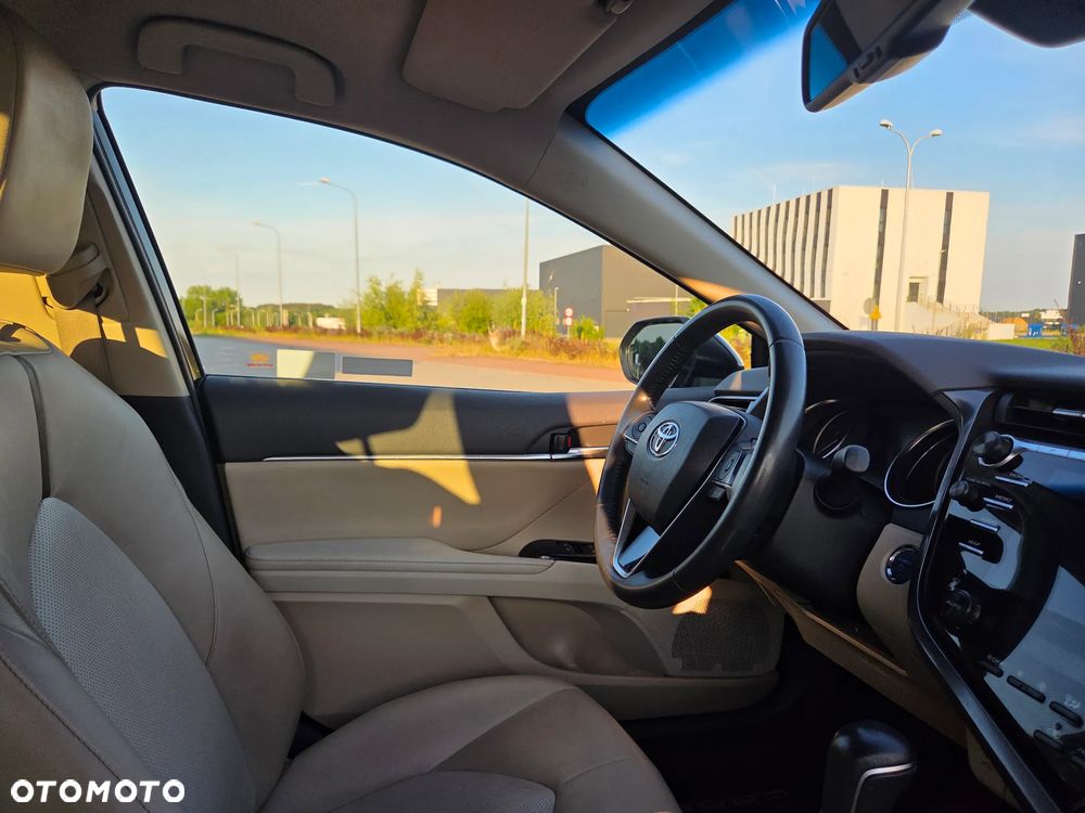 Toyota Camry 2.5 Hybrid Executive CVT - 10