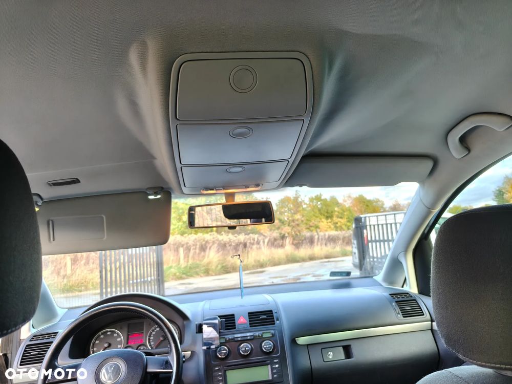 Volkswagen Touran 1.6 FSI Trendline - 15