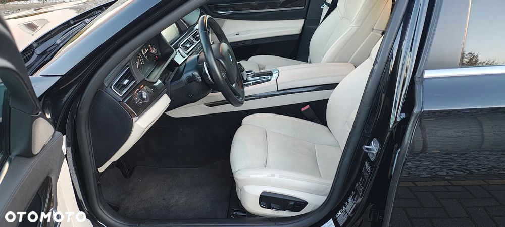 BMW Seria 7 740d Edition Exclusive - 27