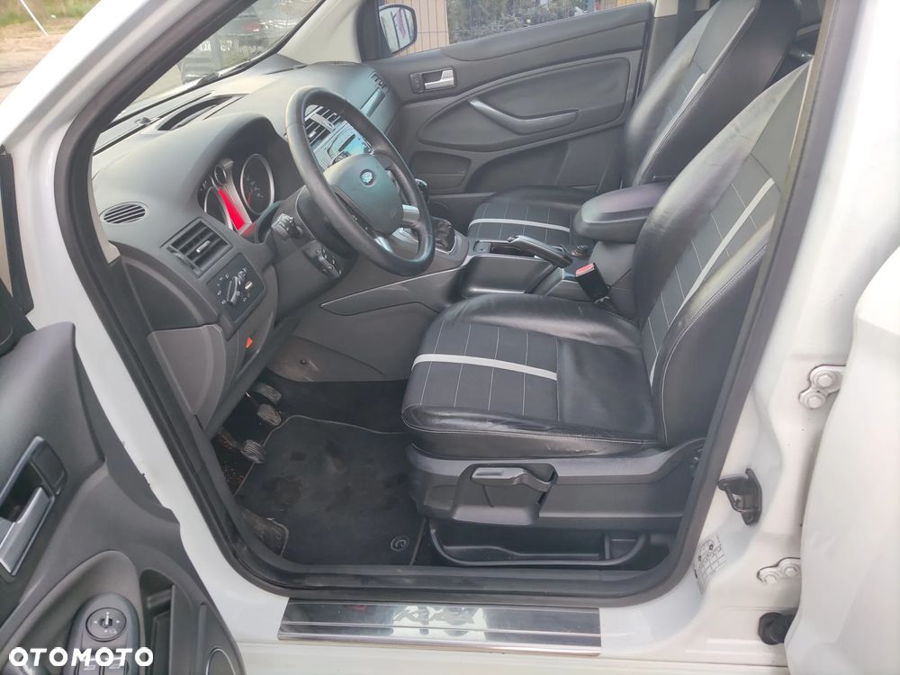 Ford Kuga 2.0 TDCi 2x4 Titanium - 18