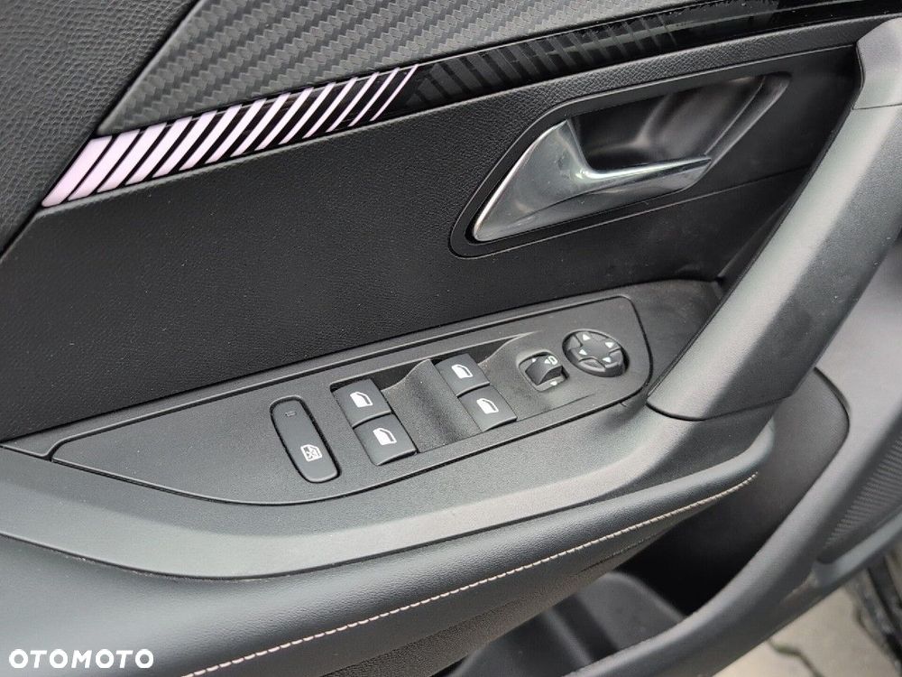 Peugeot 2008 e-2008 Allure - 12