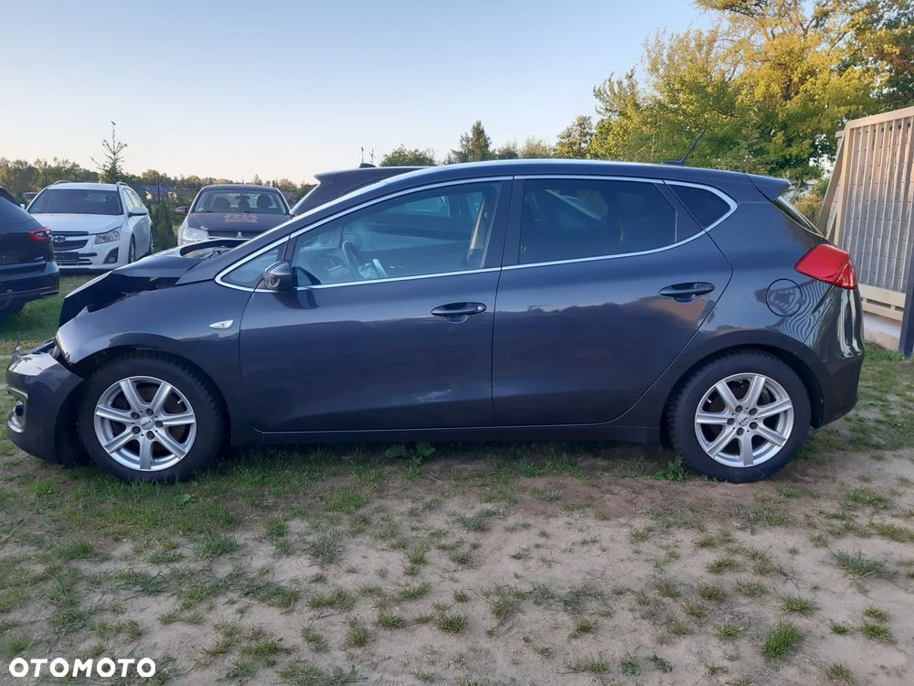 Kia Ceed 1.6 GDI Dream Team Edition - 4