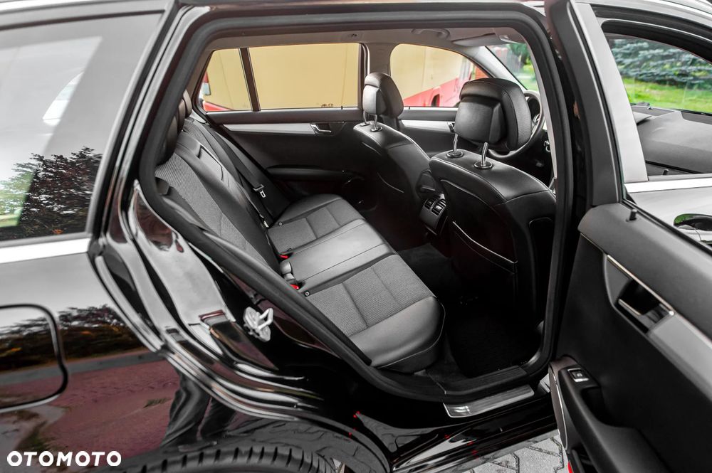 Mercedes-Benz Klasa C 200 7G-TRONIC Avantgarde Edition - 24