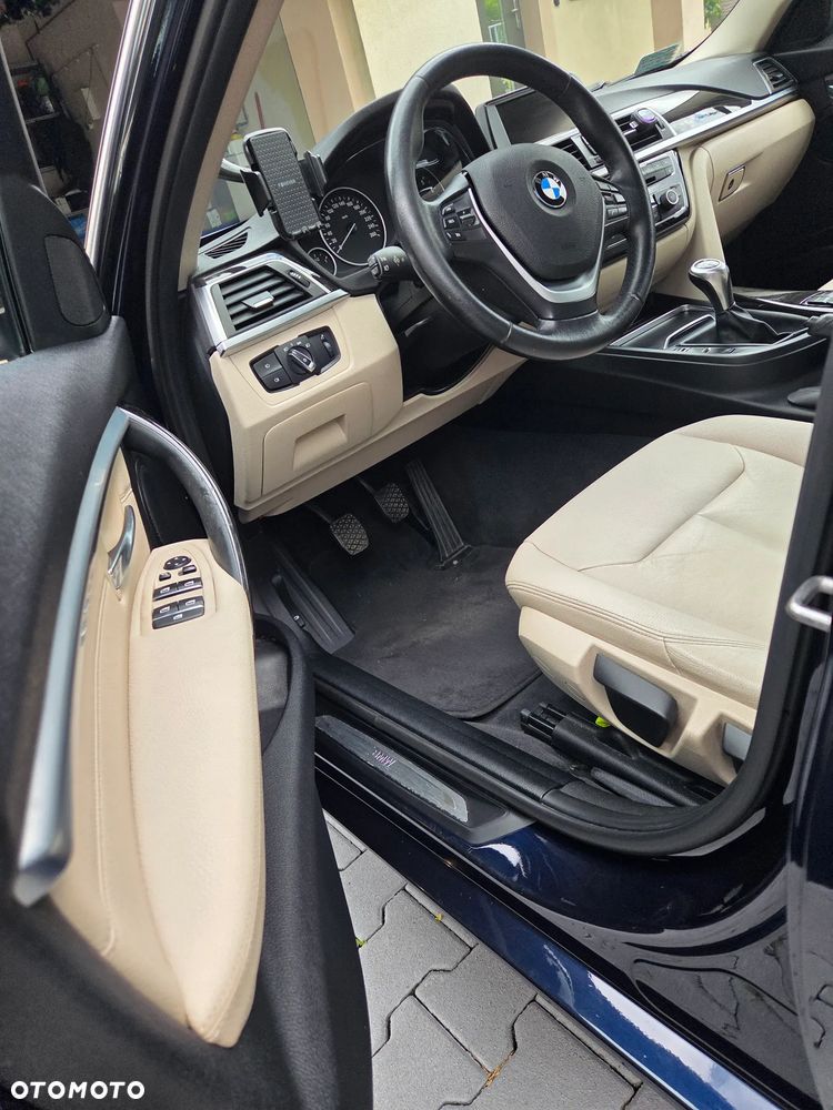 BMW Seria 3 318i - 12