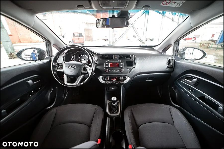 Kia Rio 1.2 Dream Team Edition - 17