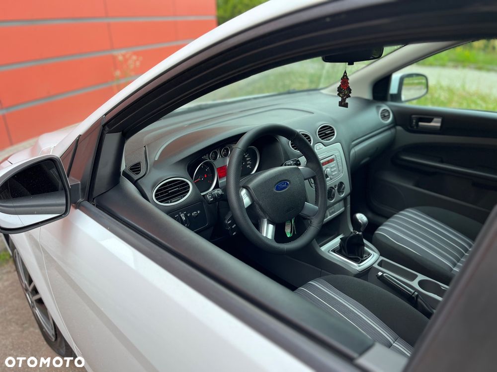 Ford Focus 1.6 16V Style - 23