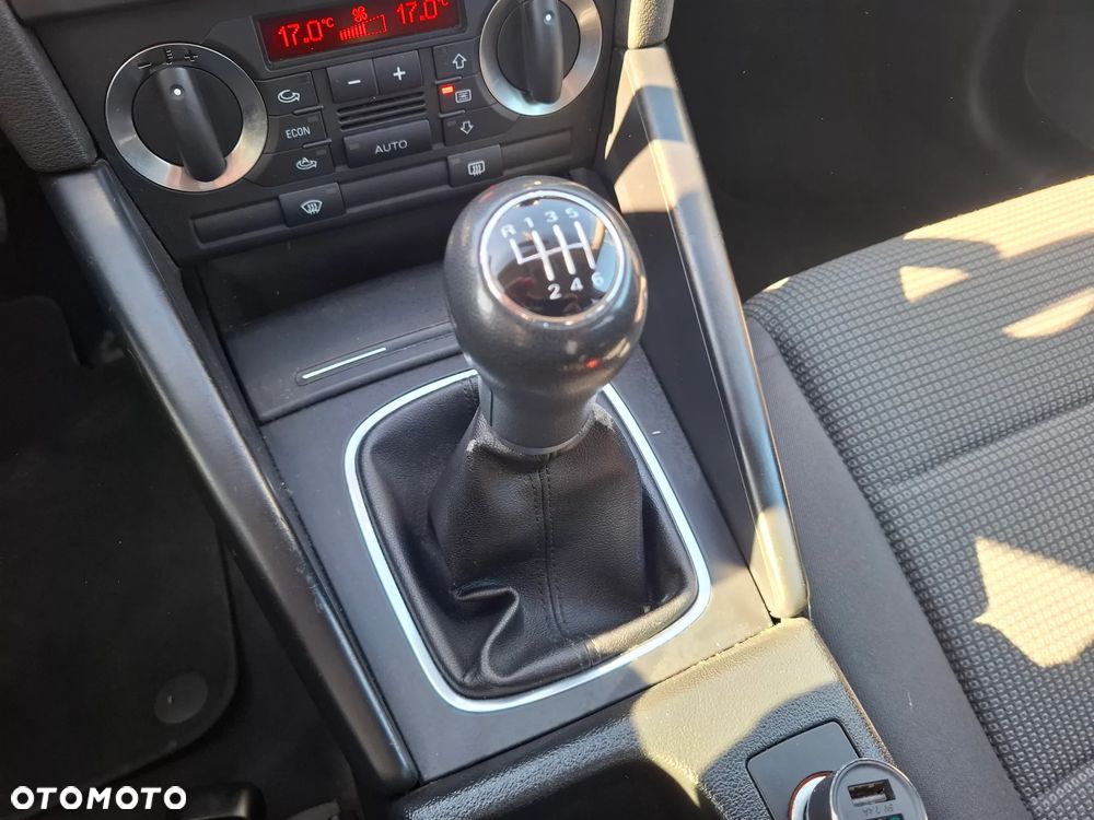 Audi A3 Sportback 2.0 TDI Ambiente - 24
