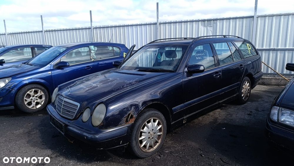 36201 Mercedes e klasa  w 210 model od 95-98 silnik 2.7 CDI 612.961 skrzynia 716.648 lakier 359 - 1