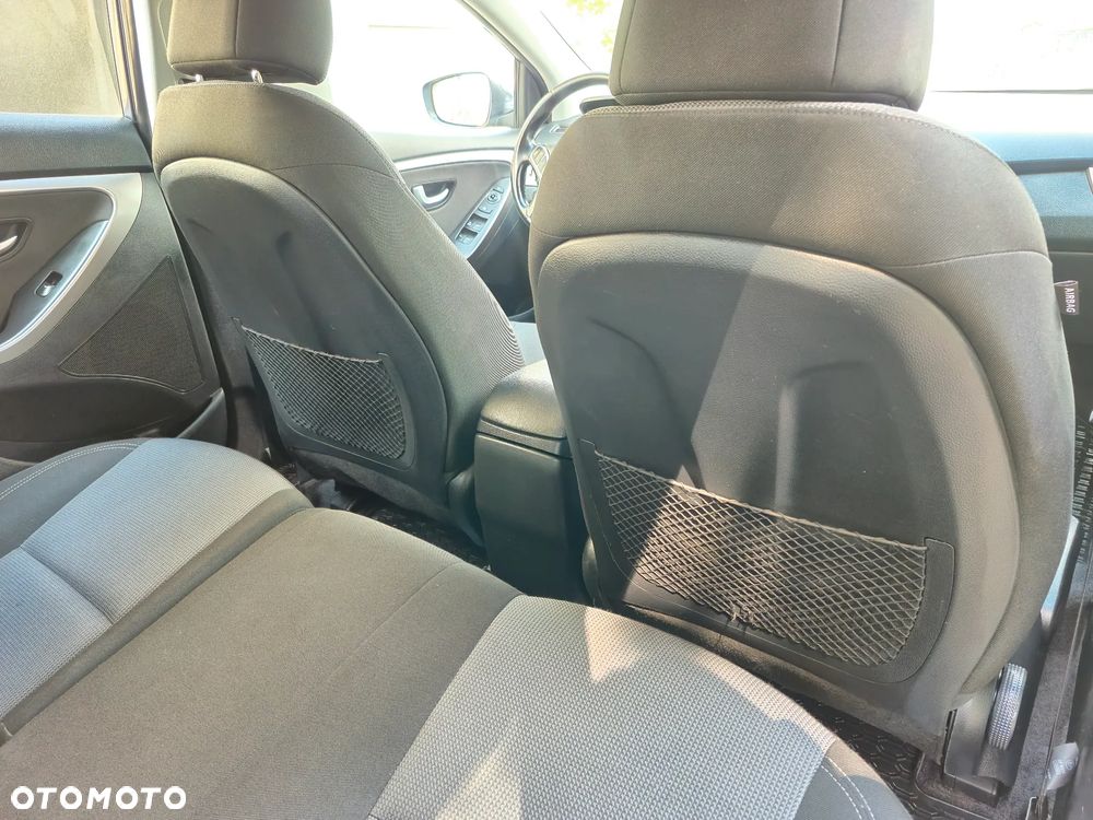 Hyundai i30 blue Kombi 1.6 GDi Trend - 17