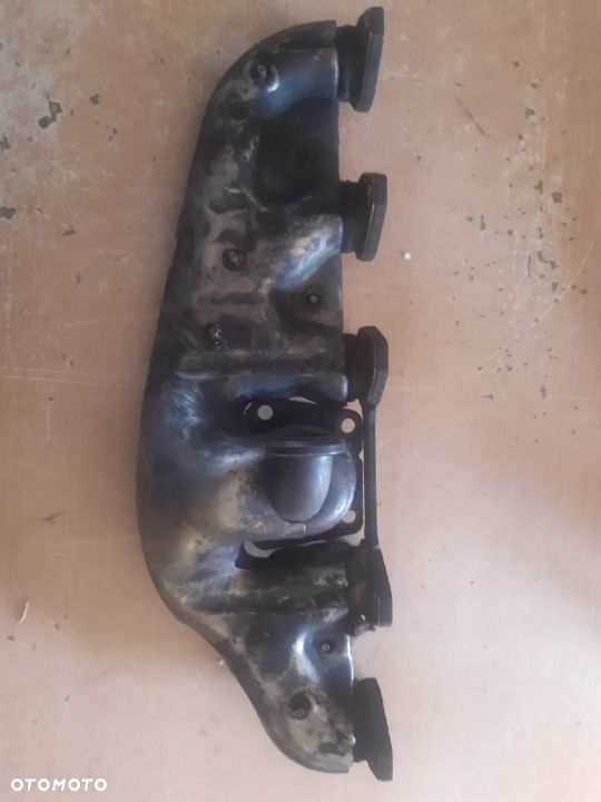 Kolektor wydechowy 2.5 tdi AXD AXE VW T5 uszkodzony - 3
