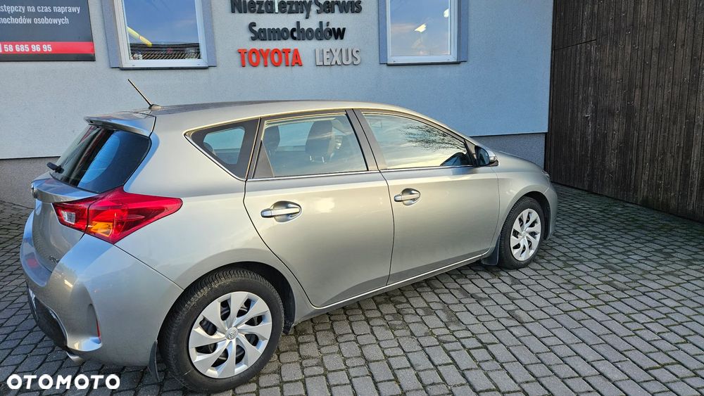 Toyota Auris 2.0 D-4D Premium Comfort - 8