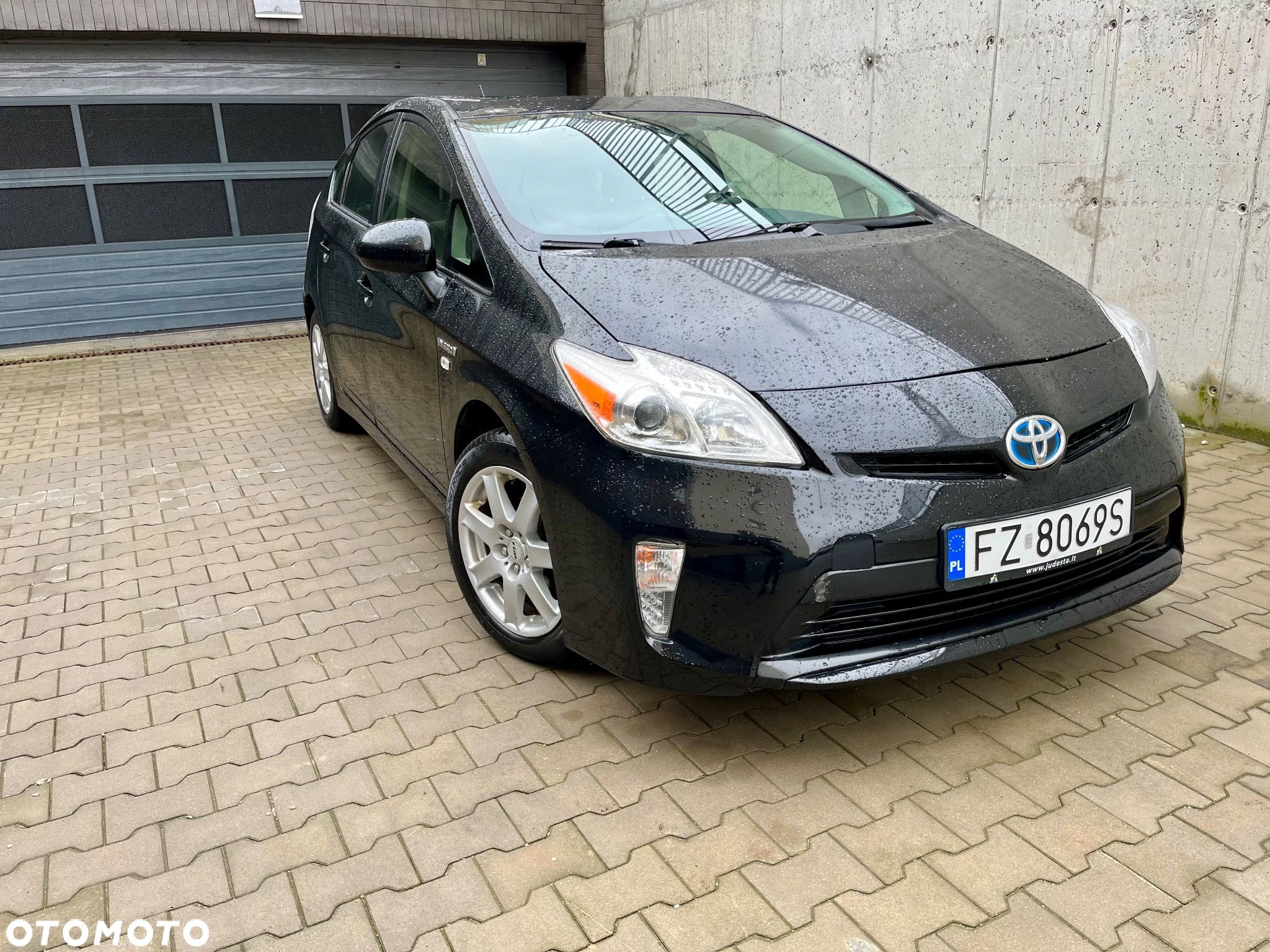 Toyota Prius (Hybrid) Comfort - 1