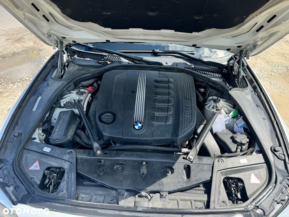 BMW Seria 5 525d - 22