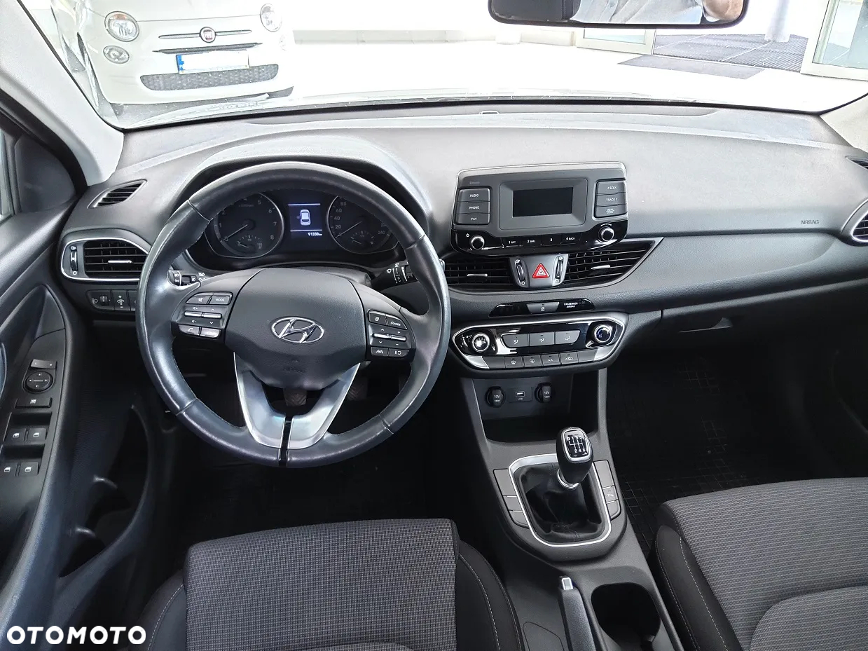 Hyundai i30 1.5 DPI Classic + - 11