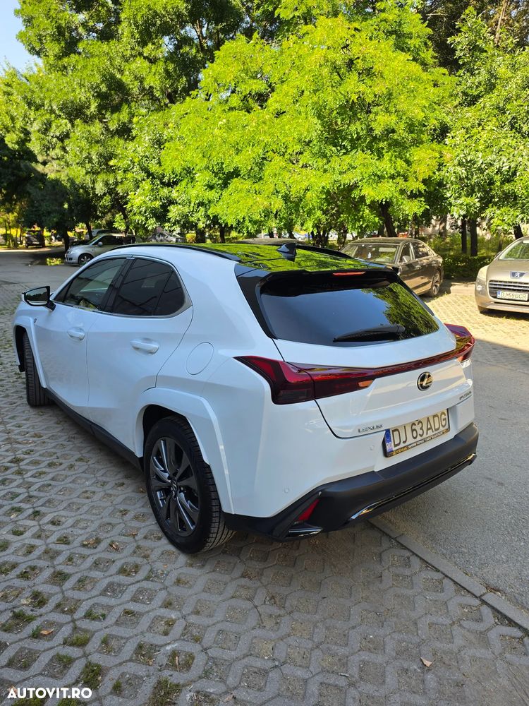 Lexus UX - 4