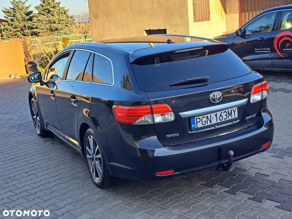 Toyota Avensis 1.8 Premium - 18