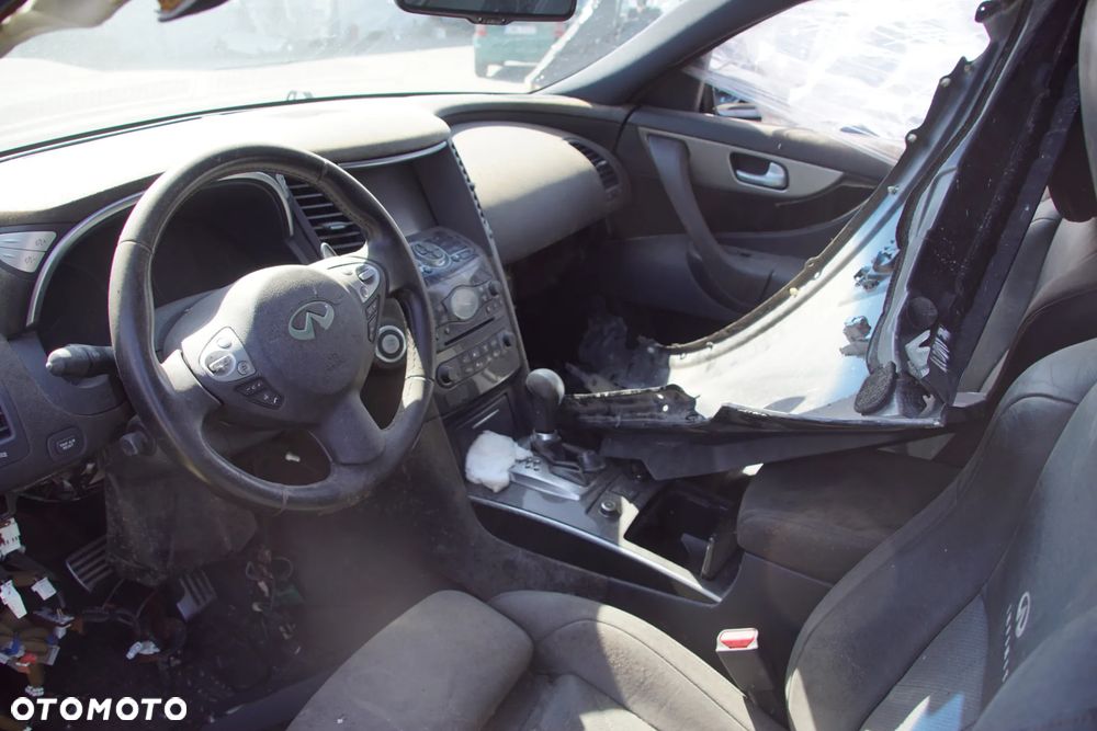 Auto na części - Infiniti FX30d S II 3.0 D 238 KM V9X RE7R01A GAC 2013R Silnik Skrzynia Zderzak Drzwi Klapa Lampa Relingi Szyby Lusterko Klamka Deska Kokpit Sterownik Moduł Czujnik Licznik Wyświetlacz Panel Kierownica - 10