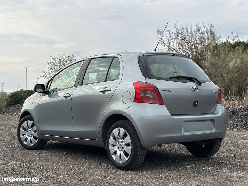 Toyota Yaris 1.0 VVT-i AC - 4