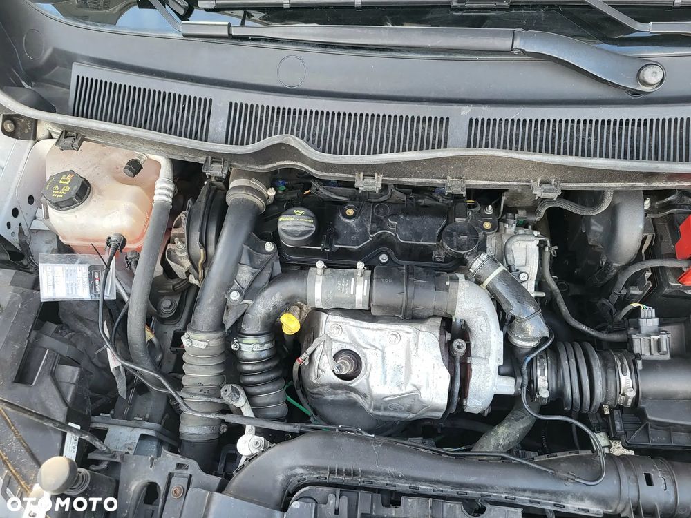 Ford Transit Courier - 13