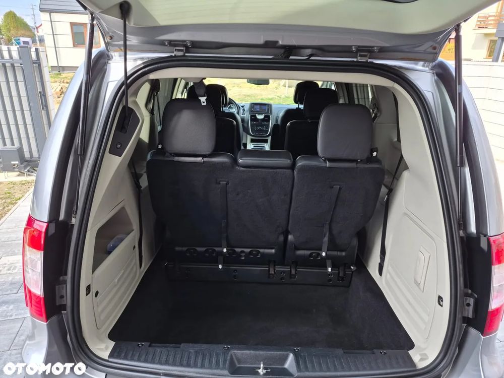 Chrysler Town & Country 3.6 Limited - 21