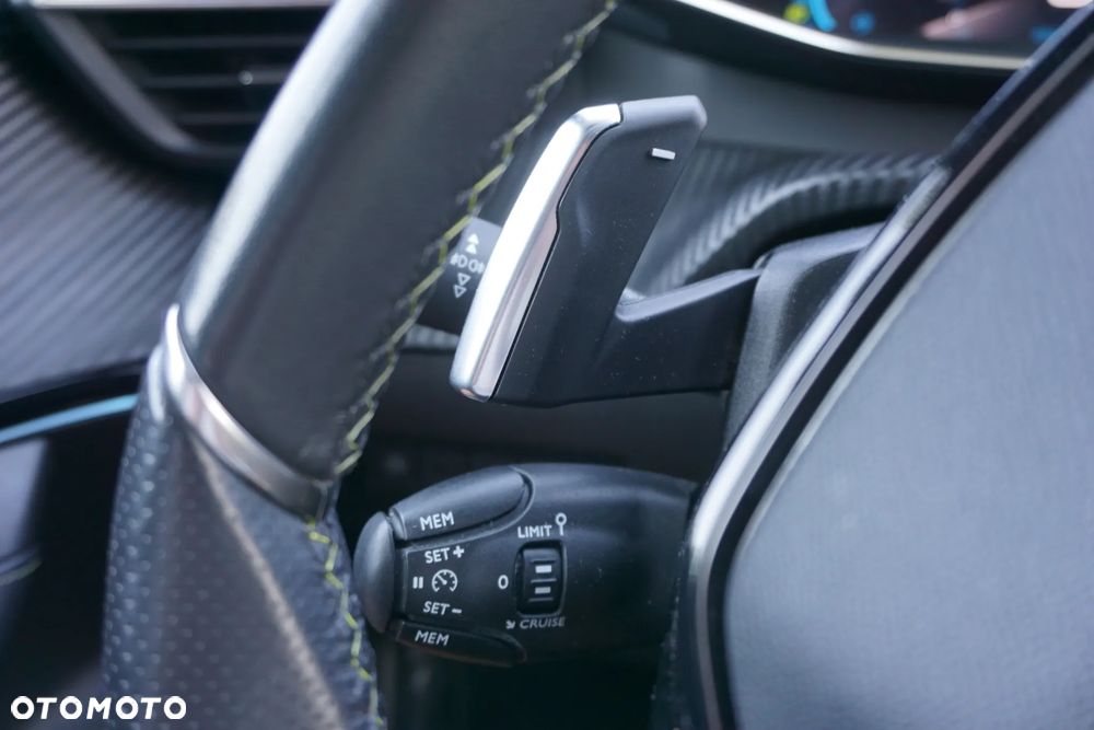 Peugeot 2008 PureTech 130 EAT8 GT - 23