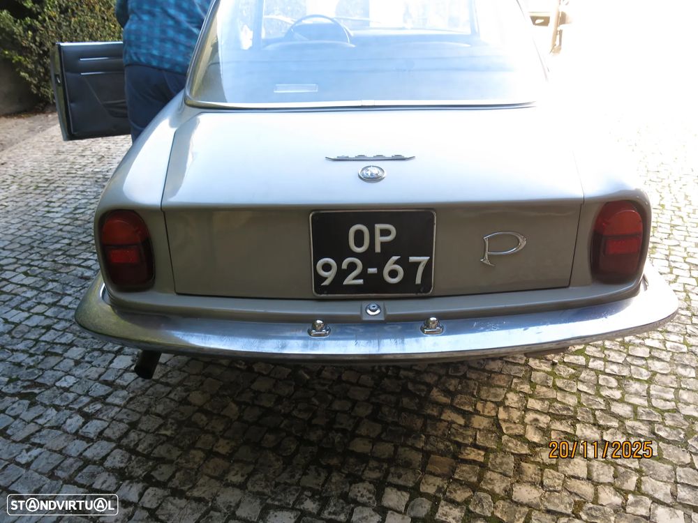 Alfa Romeo 2000 - 12