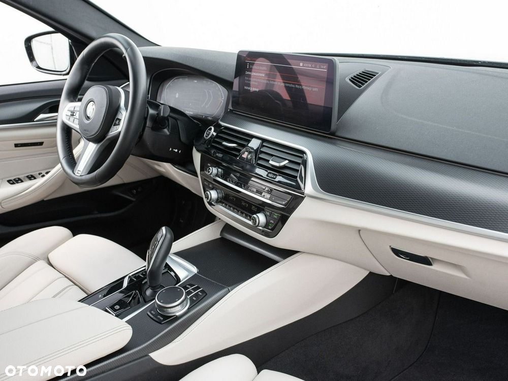 BMW Seria 5 530d xDrive mHEV M Sport sport - 33