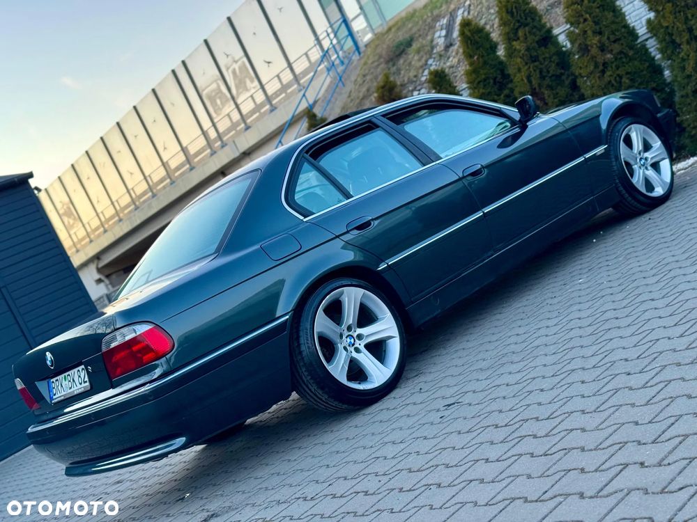 BMW Seria 7 750i - 26