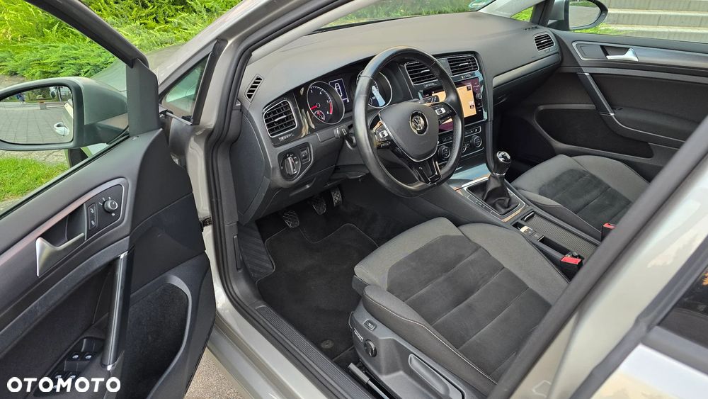 Volkswagen Golf - 9