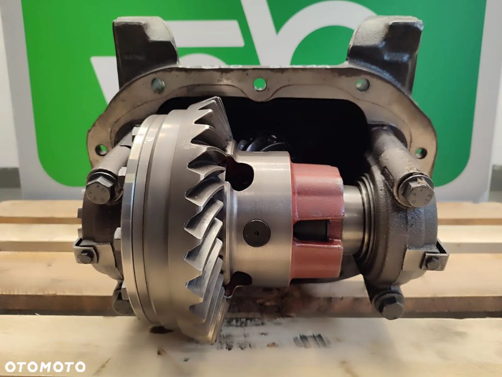 Dyferencjał  33X11  12082  Massey Ferguson 8250 - 5