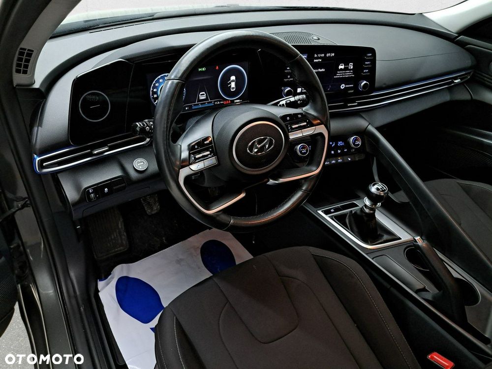 Hyundai Elantra - 11