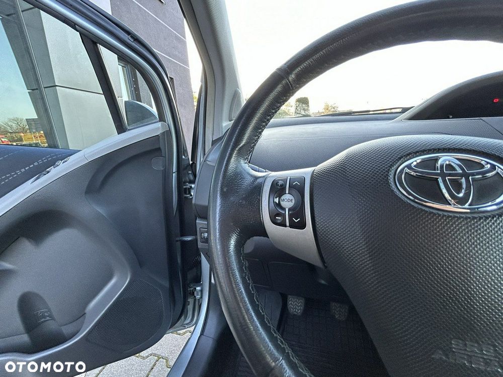 Toyota Yaris - 11