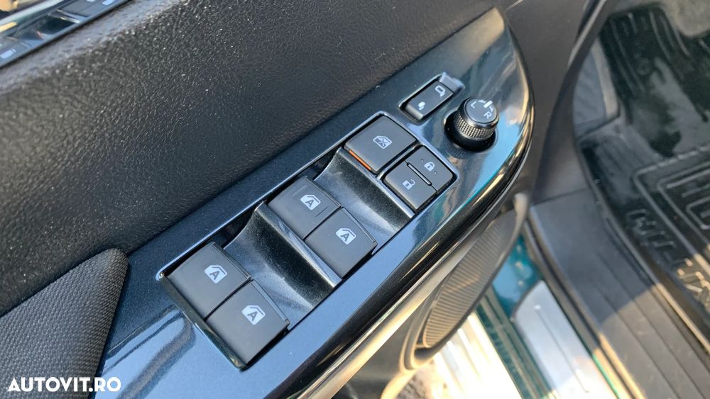 Toyota Hilux 2.8D 204CP 4x4 Double Cab AT Executive Color Edition - 16