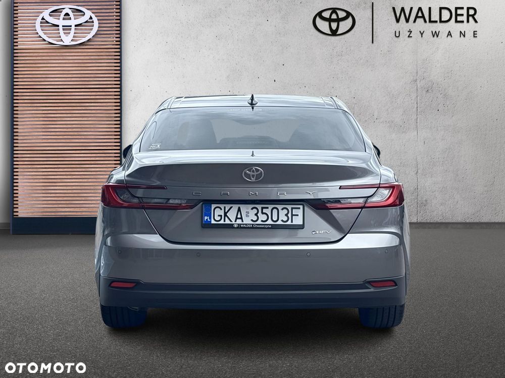 Toyota Camry - 3