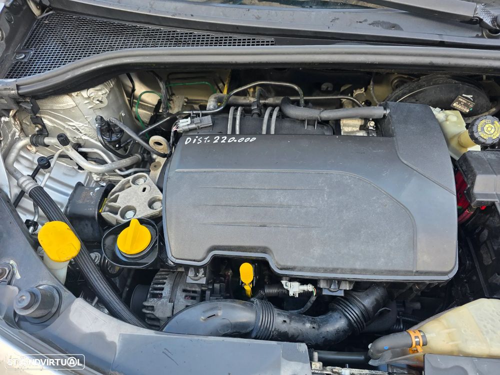 Renault Clio 1.2 16V Confort - 25