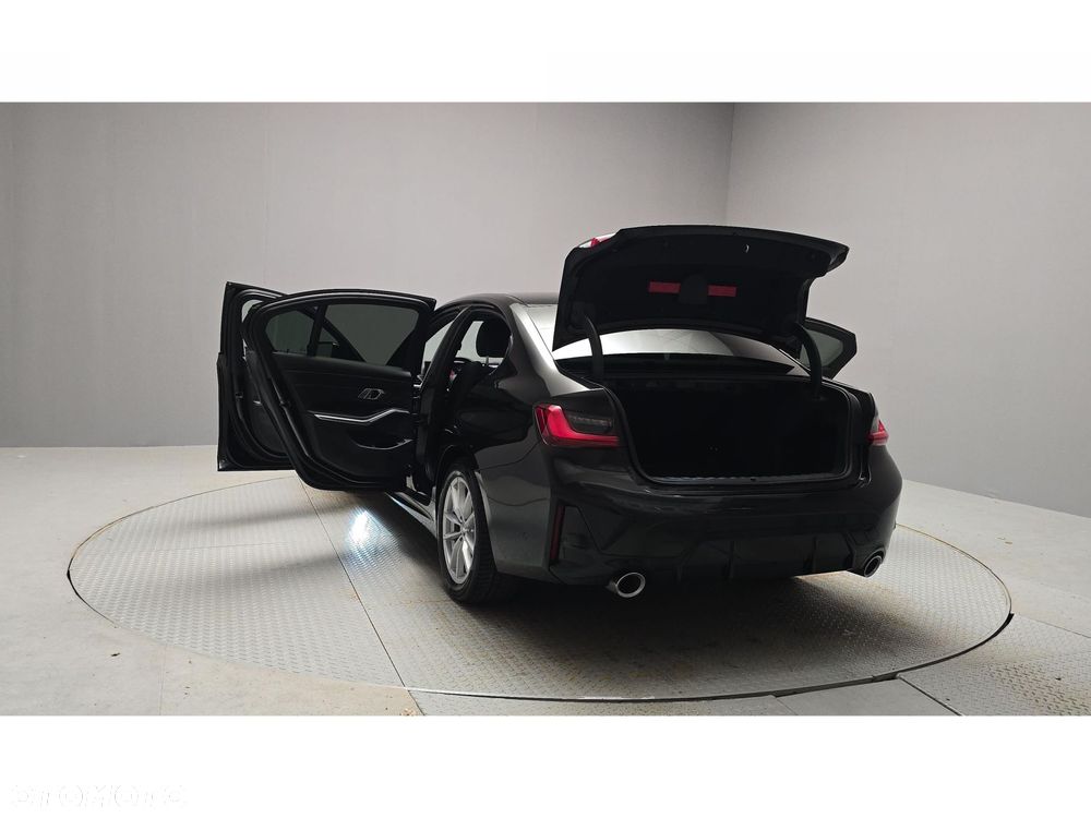 BMW Seria 3 320d xDrive mHEV M Sport - 11