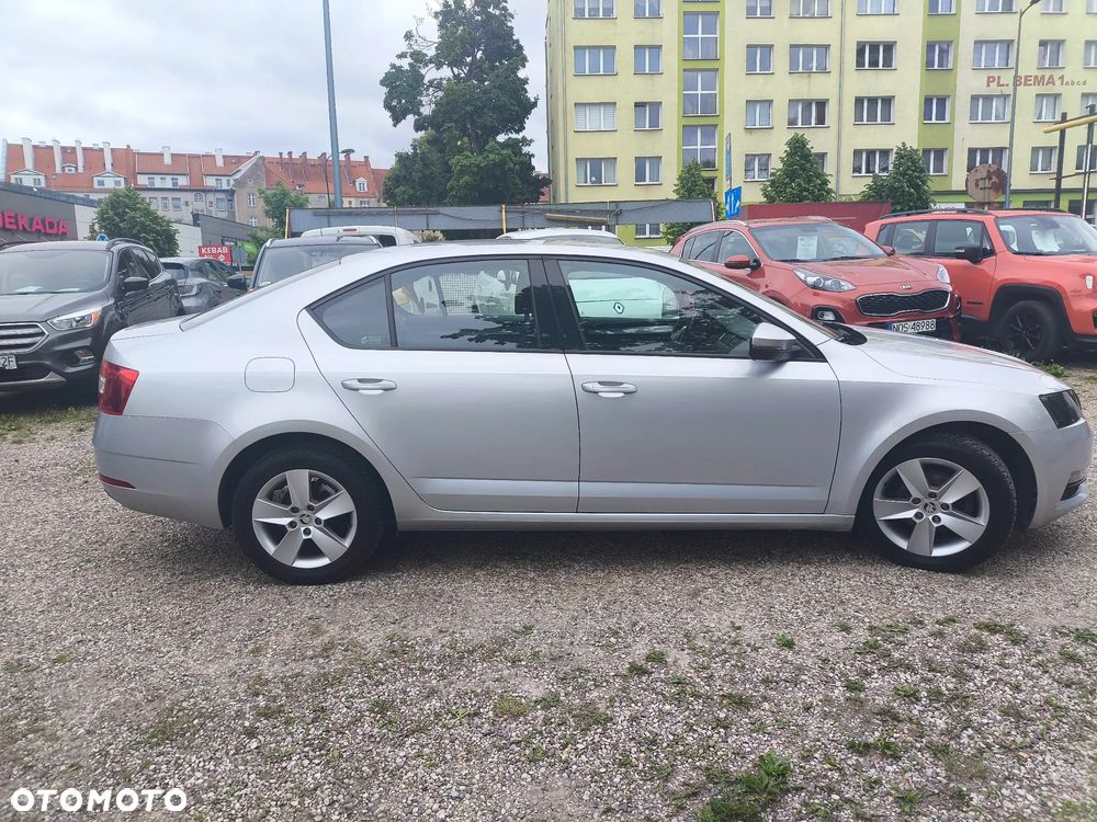 Skoda Octavia 1.6 TDI Ambition DSG - 4