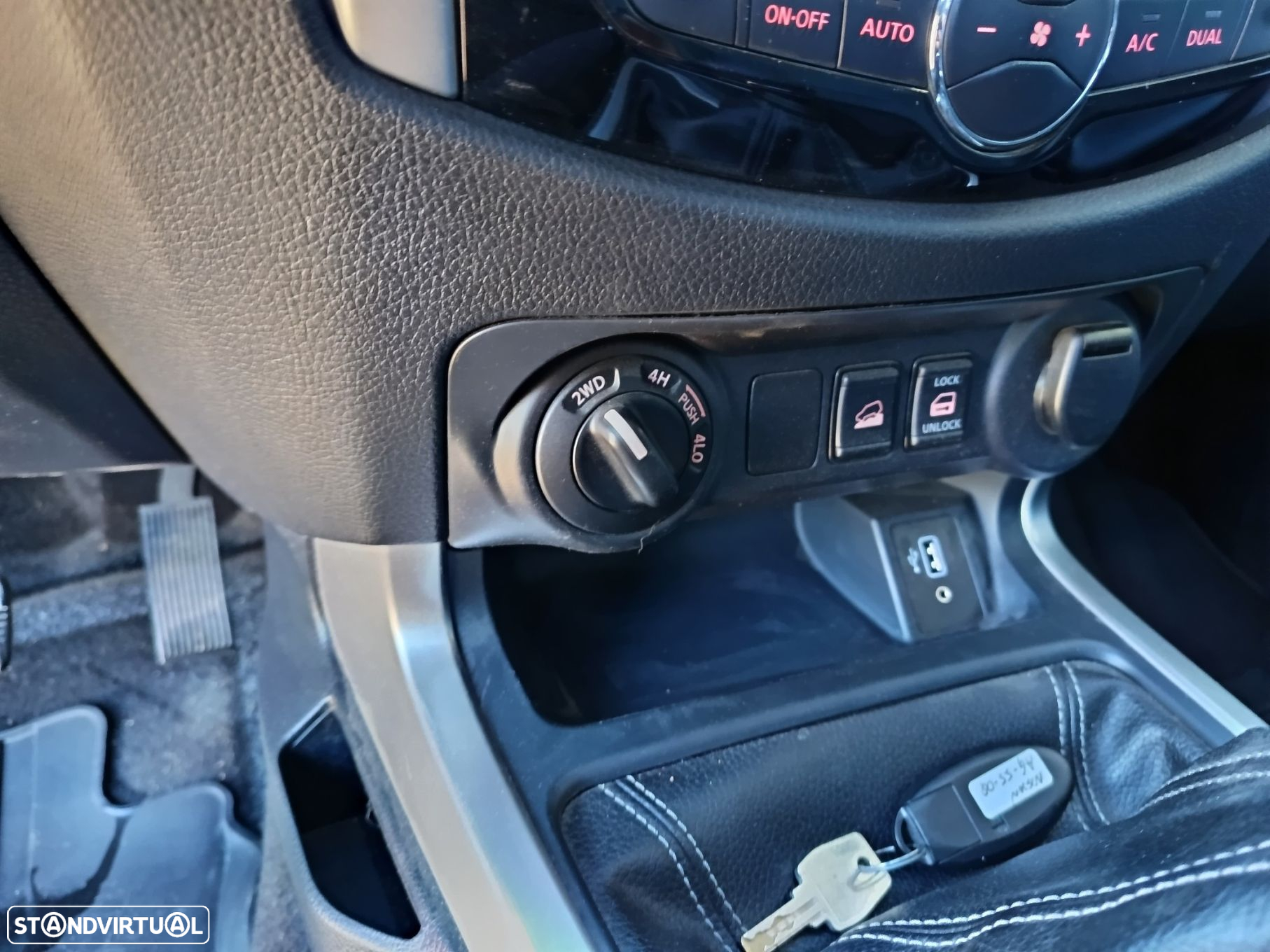 Nissan Navara 2.3 dCi CD 4WD N-Connecta Nav - 19