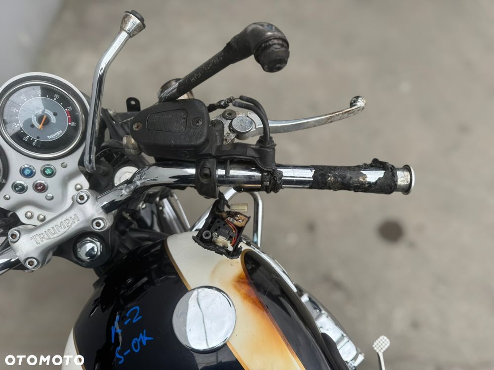 Triumph Bonneville - 8